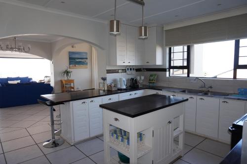 Dapur atau dapur kecil di CodsView Beach House