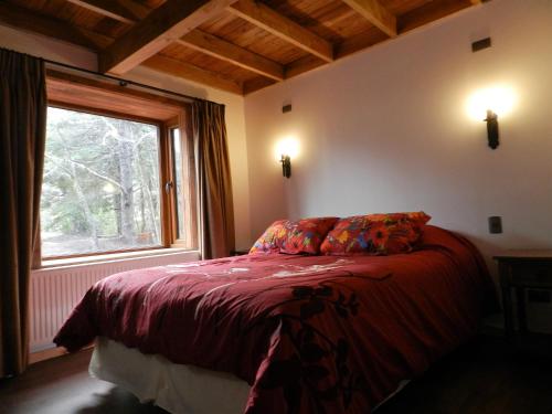 מיטה או מיטות בחדר ב-Cabañas en Termas de Chillán