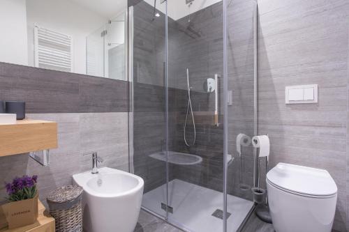 Ένα μπάνιο στο C-Apartments