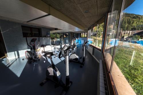 an overhead view of a gym with exercise bikes at Aparthotel Sarrato in Sallent de Gállego