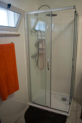 a shower with a glass door in a bathroom at Salentum Villa Miami - con ampia terrazza in Vignacastrisi