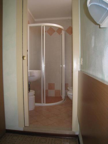 Ένα μπάνιο στο Hotel Losanna Cervia