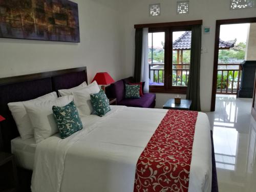 מיטה או מיטות בחדר ב-Dikubu Belong Seminyak