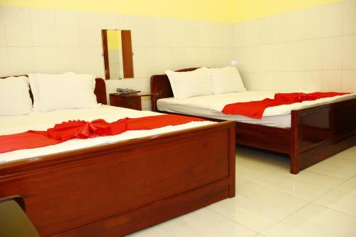 Giường trong phòng chung tại Tan My Thien Hotel