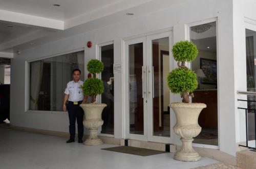 Personal de Grand Isabella Residences