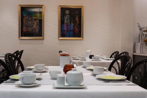 a group of tables with white table cloths on them at Historik Hotel Garni Christinenhof in Hameln