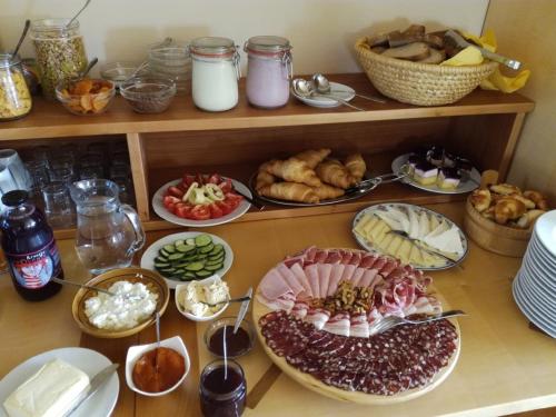 Еда / где поесть недалеко от гостевого дома