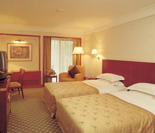 Ένα ή περισσότερα κρεβάτια σε δωμάτιο στο Jianguo Hotel