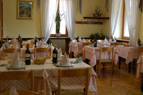 Restaurace v ubytování Albergo Sud America