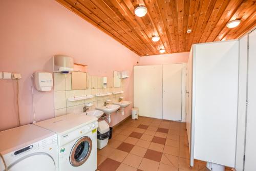 a bathroom with a washer and dryer in it at Camping Mindunai in Mindūnai