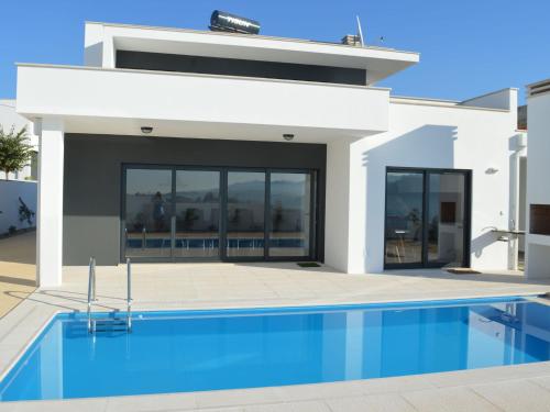 Modern villa with private swimming pool near Nazare