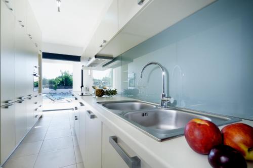 Seametry Luxury Living Villa tesisinde mutfak veya mini mutfak