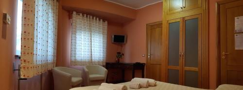 a bedroom with two beds and a table and chairs at Casa Del Sole in Soverato Marina