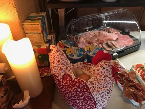 a table with a box of food and a candle at Hotel Elfenberg in Schieder-Schwalenberg