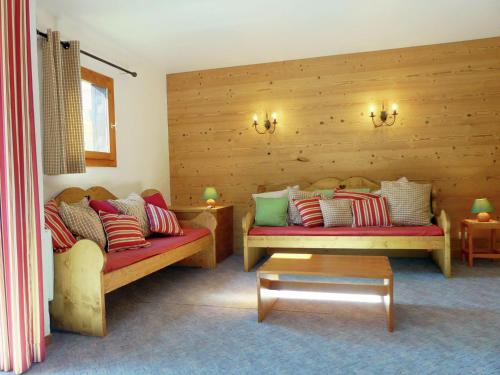 Comfortable apartment a short distance from the ski slopes in Meribel-Mottaretにあるシーティングエリア