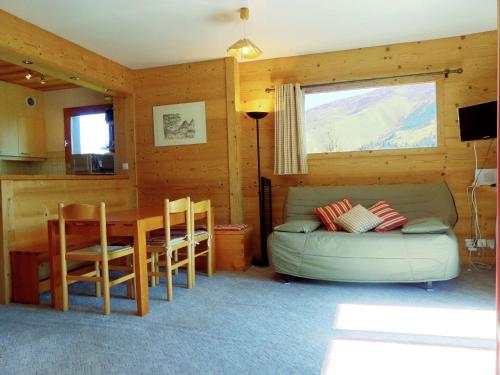 Comfortable apartment a short distance from the ski slopes in Meribel-Mottaretにあるシーティングエリア