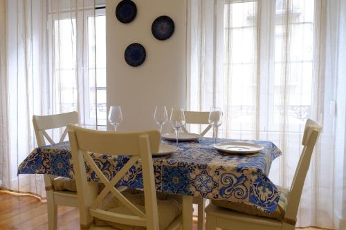 Ein Restaurant oder anderes Speiselokal in der Unterkunft Casa da Travessa 