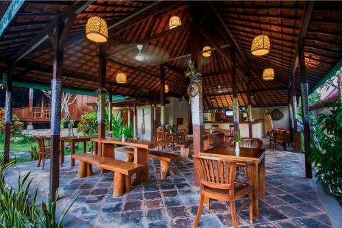 Restorāns vai citas vietas, kur ieturēt maltīti, naktsmītnē Darsan Lembongan Boutique Cottage
