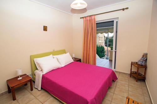 Säng eller sängar i ett rum på Lukia Barbati Mare