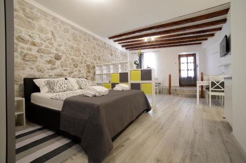 Postel nebo postele na pokoji v ubytování Zen studio in center of Rovinj
