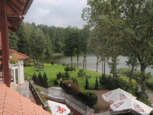 an aerial view of a house with a view of a park at Hotel Nidzki in Ruciane-Nida
