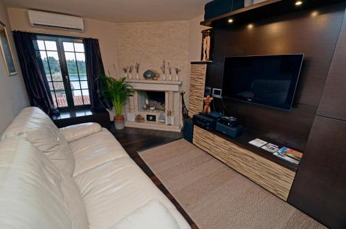 Televisyen dan/atau pusat hiburan di Apartments Villa Markiz