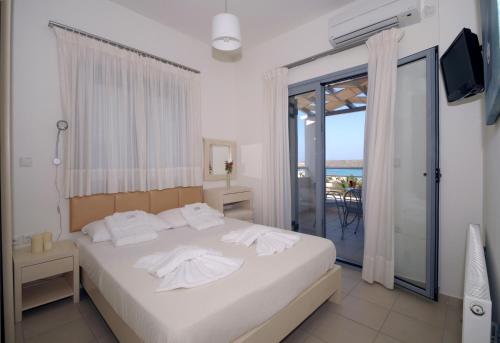 Säng eller sängar i ett rum på Astarte Sea Villas