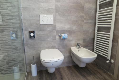 a bathroom with a toilet and a sink at Hotel Oasi Beach in Malcesine