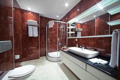 
a bathroom with a toilet, sink, and bathtub at Dilhayat Kalfa Hotel in Istanbul
