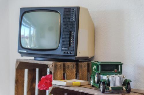 Zuhause in der Ferneにあるテレビまたはエンターテインメントセンター