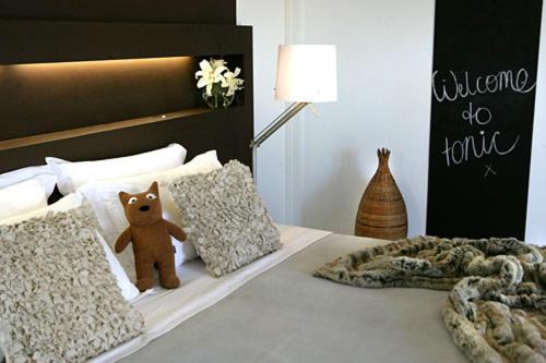 Postel nebo postele na pokoji v ubytování Tonic Hotel