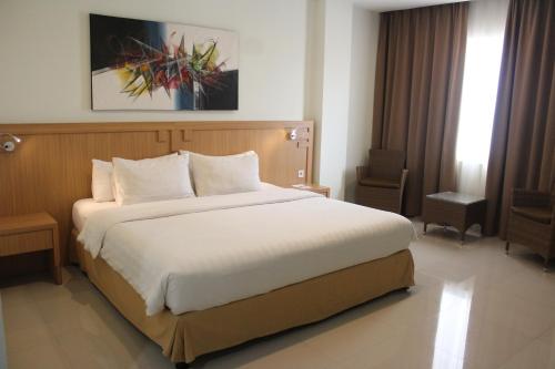 Ліжко або ліжка в номері Naka Hotel Kupang