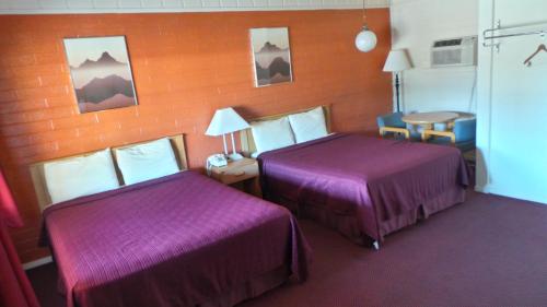 Ένα ή περισσότερα κρεβάτια σε δωμάτιο στο Relax Inn Yreka