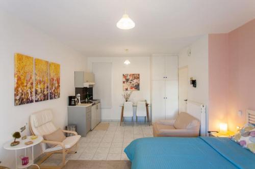 A bed or beds in a room at Halepa Apartments