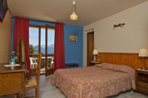 Postel nebo postele na pokoji v ubytování Boustigue Hotel