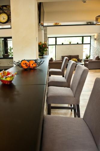 a room with a row of chairs and a table at Pension Pîrîu' Morii in Gura Humorului