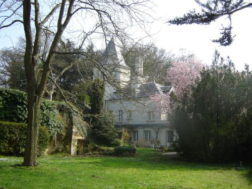 Κήπος έξω από το Chambres d'Hôtes Manoir de Montecler