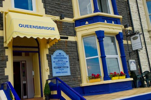 La fachada o entrada de Queensbridge Hotel