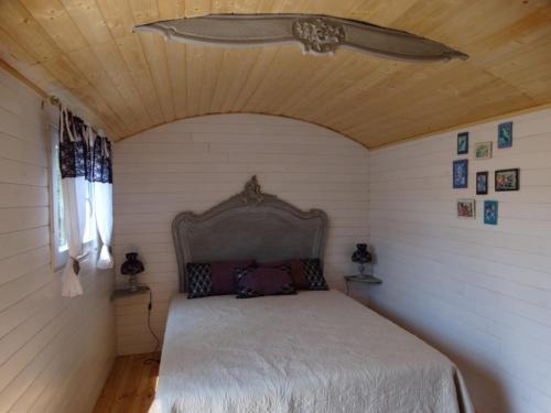 En eller flere senge i et værelse på L'Oustau de Bigatié