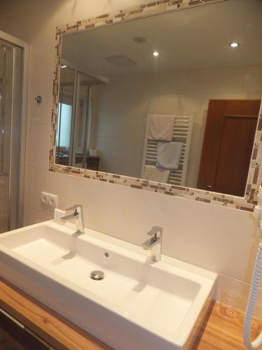 Un baño de Haus Feldbründl