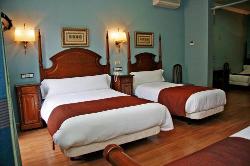 En eller flere senge i et værelse på Hostal Victoria II