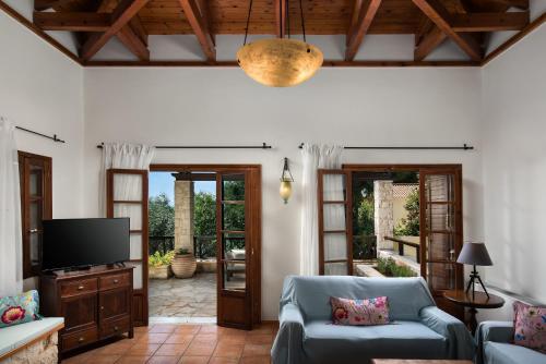 Koukounari luxury villa
