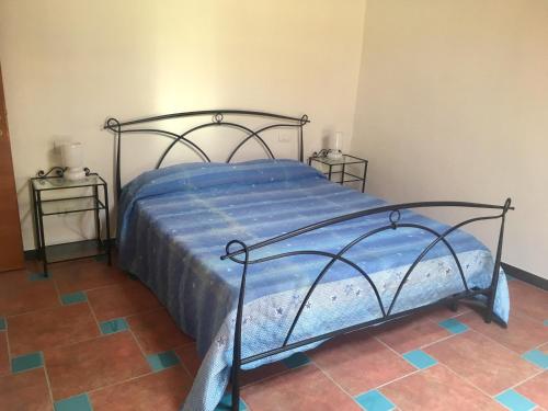 Een bed of bedden in een kamer bij Villaggio Fiorito Casale