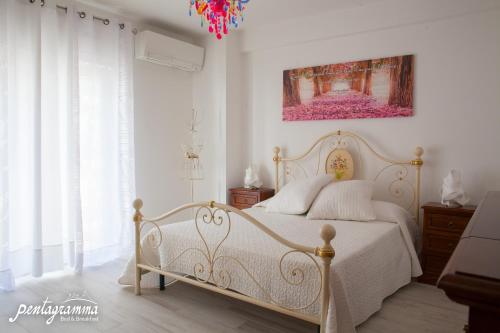 A bed or beds in a room at Il Pentagramma