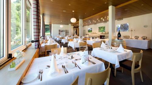 A restaurant or other place to eat at Hotel Schloss Ragaz