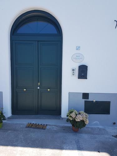 Η πρόσοψη ή η είσοδος του Villa Caruso