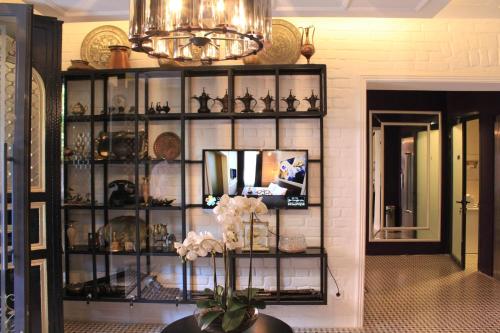 a room with a wall filled with glass shelves at Hotel Naumpasa Konagi in Istanbul