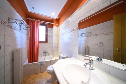 Koupelna v ubytování Mont Helmos Hotel