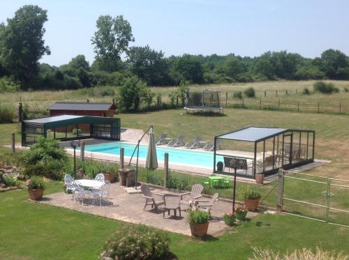Vista de la piscina de Les Malvaux o d'una piscina que hi ha a prop