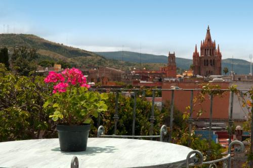 a table with a flower on top of a city at Casa Calderoni in San Miguel de Allende
